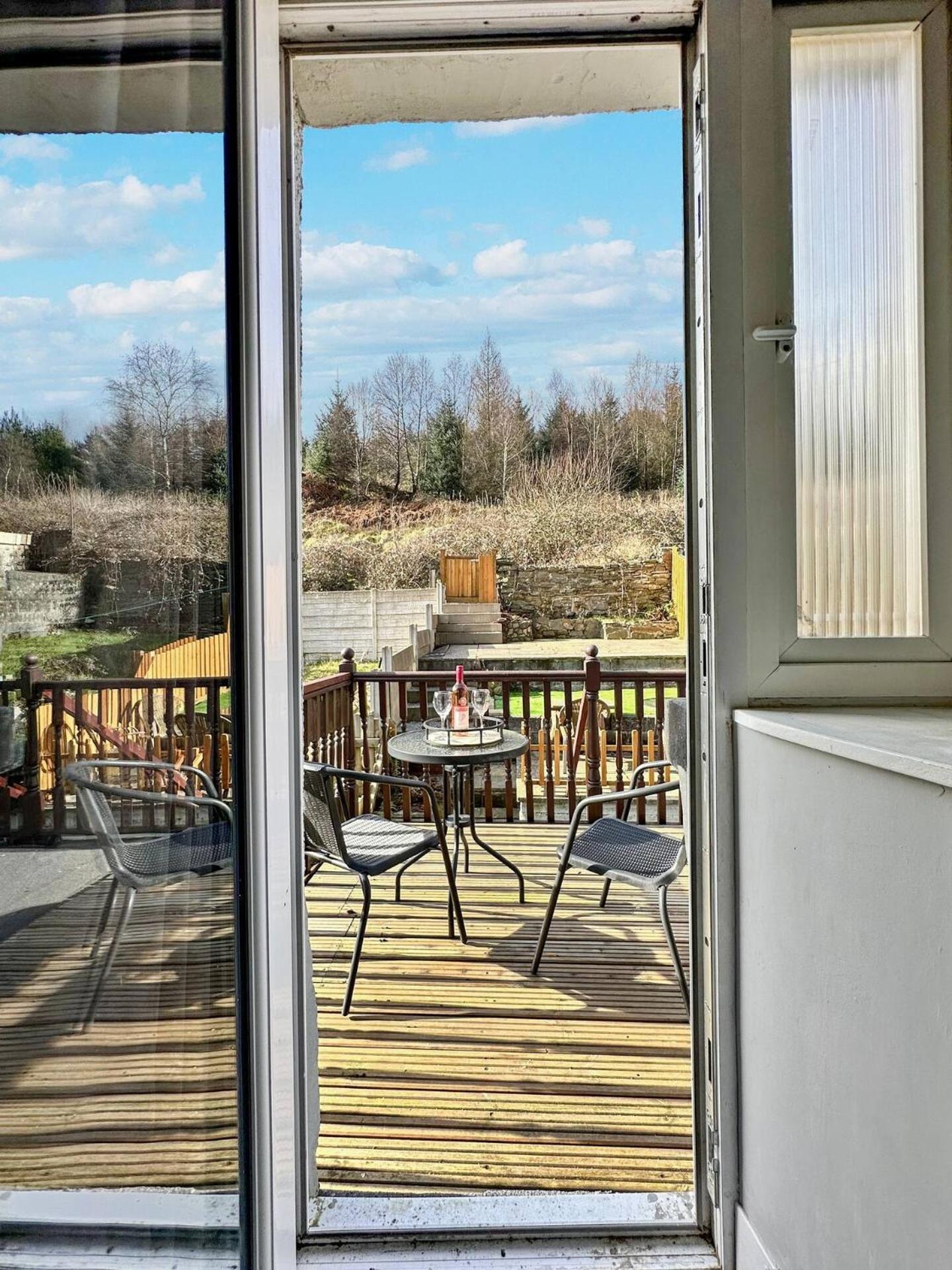 3 Bed Home In Tonypandy With Balcony View Room Llwynypia Exterior photo